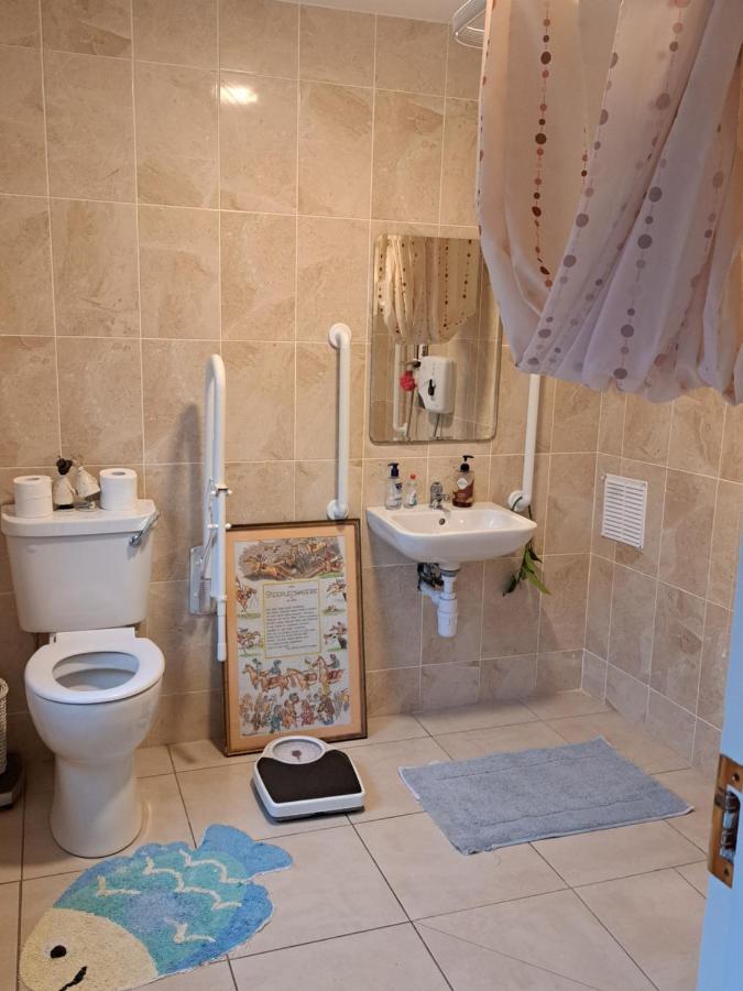 King Size Bed, Private Parking, Centrally Located 킬케니 외부 사진